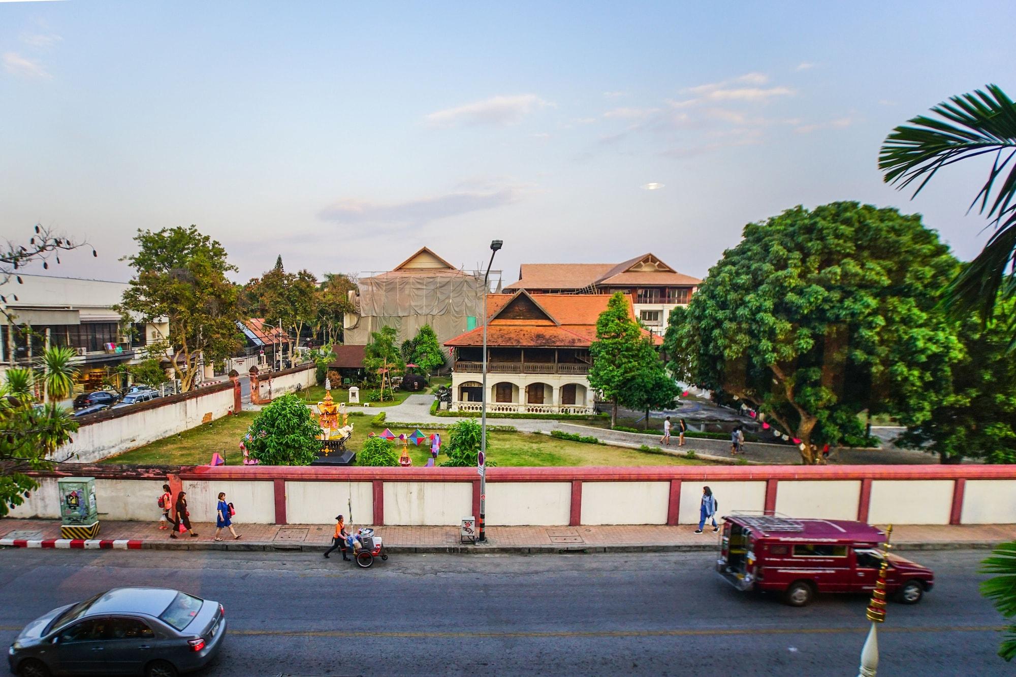 Parasol Inn Chiang Mai Old City Hotel Esterno foto